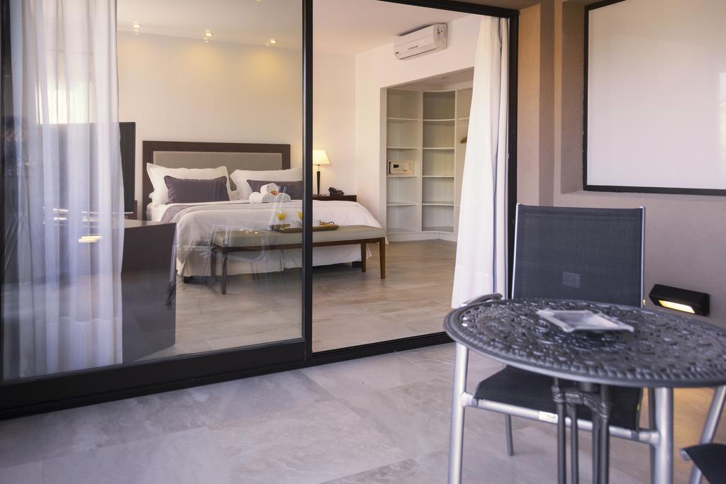 Ville Saint Germain Apart Hotel & Spa Carilo Room photo